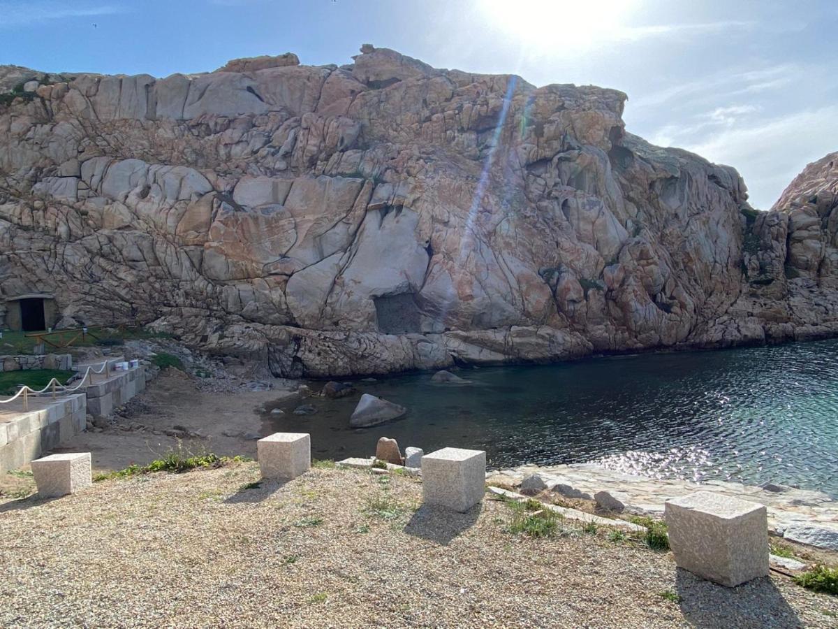Appartamento Il Caracolo A Cala Francese La Maddalena  Exterior photo