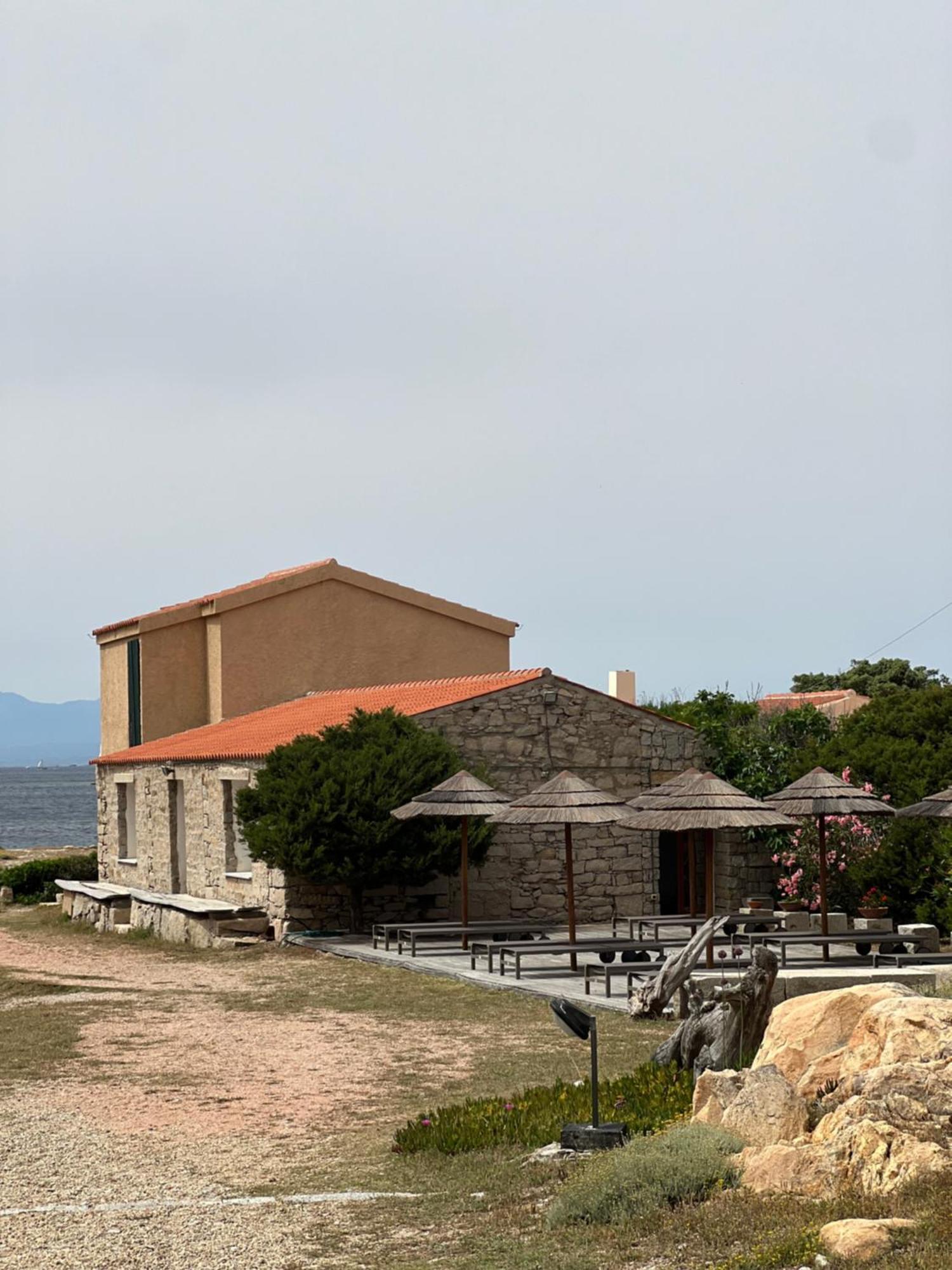Appartamento Il Caracolo A Cala Francese La Maddalena  Exterior photo